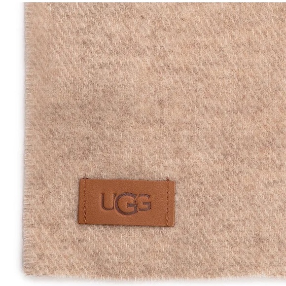 UGG Scarf W Woven Ugg Logo Scarf Beige Large Wrap - Picture 3 of 9